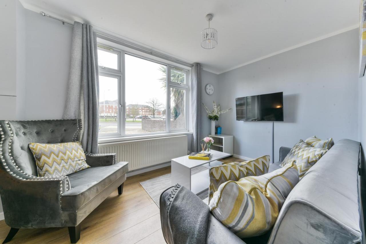 Villa Royal Living Properties Hillingdon Exterior foto