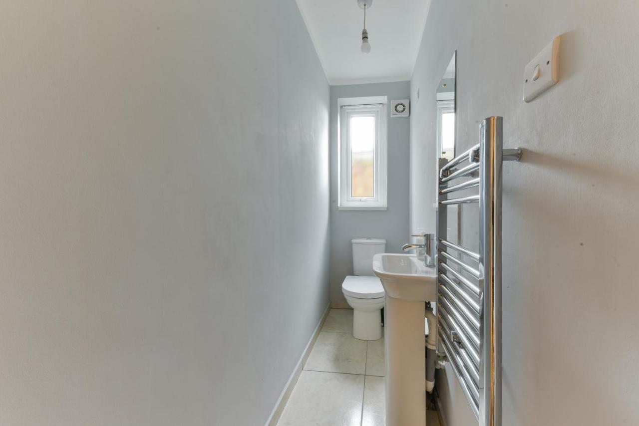 Villa Royal Living Properties Hillingdon Exterior foto