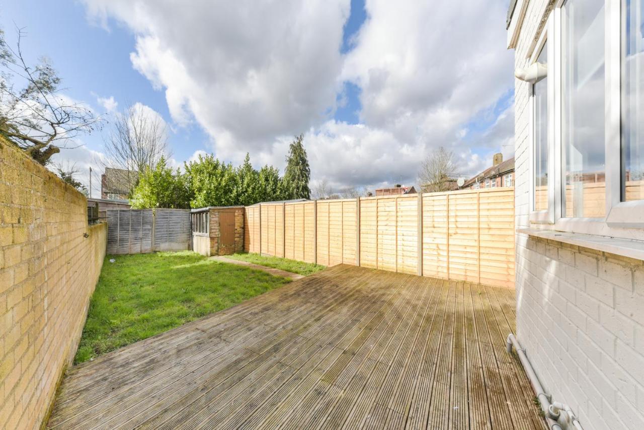 Villa Royal Living Properties Hillingdon Exterior foto